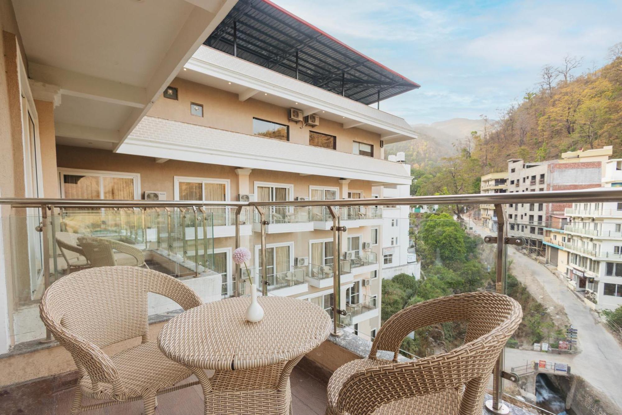 Stone Wood Hotel, Rishīkesh Exteriör bild